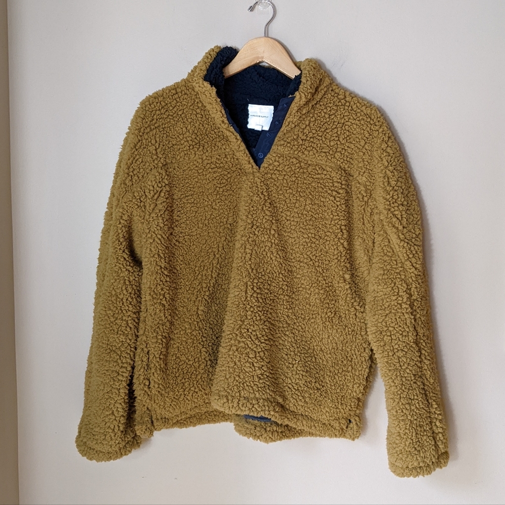 Thread and Supply Sherpa pullover size medium